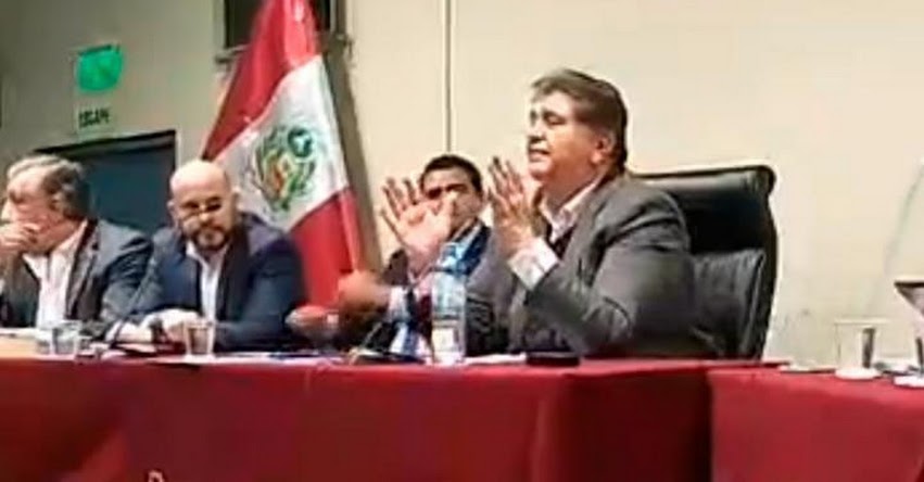 INCREÍBLE: Alan García hace de moderador en debate sobre temas de corrupción en el Instituto de Gobierno y de Gestión Pública, de la Universidad San Martín de Porres INCREÍBLE: Alan García hace de moderador en debate sobre temas de corrupción en el Instituto de Gobierno y de Gestión Pública, de la Universidad San Martín de Porres