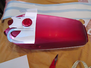 Pin striping the Yamaha LS3 fuel tank 1972 - using a template for the curves