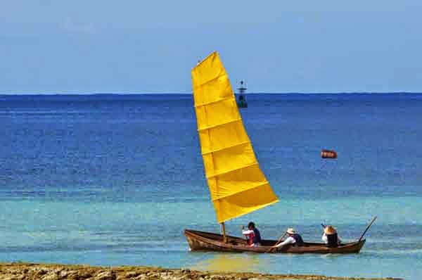 yellow-sailed boat racing, 3 man team