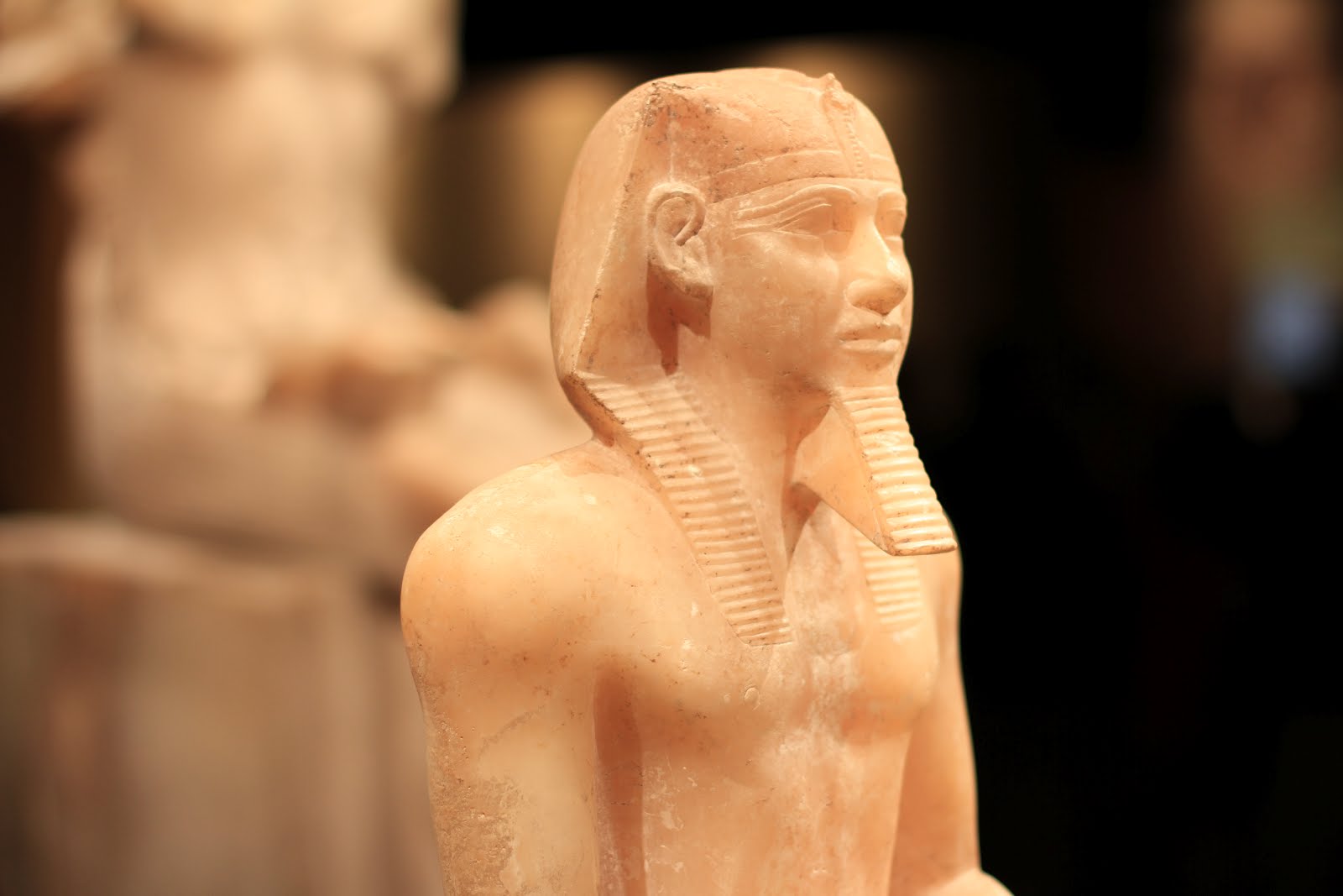 Статуя бога фараона тринадцать огней. Камень фараона египетский. Печатка фараон. Плита (палетка) фараона нармера. Псамметих 3 фараон.