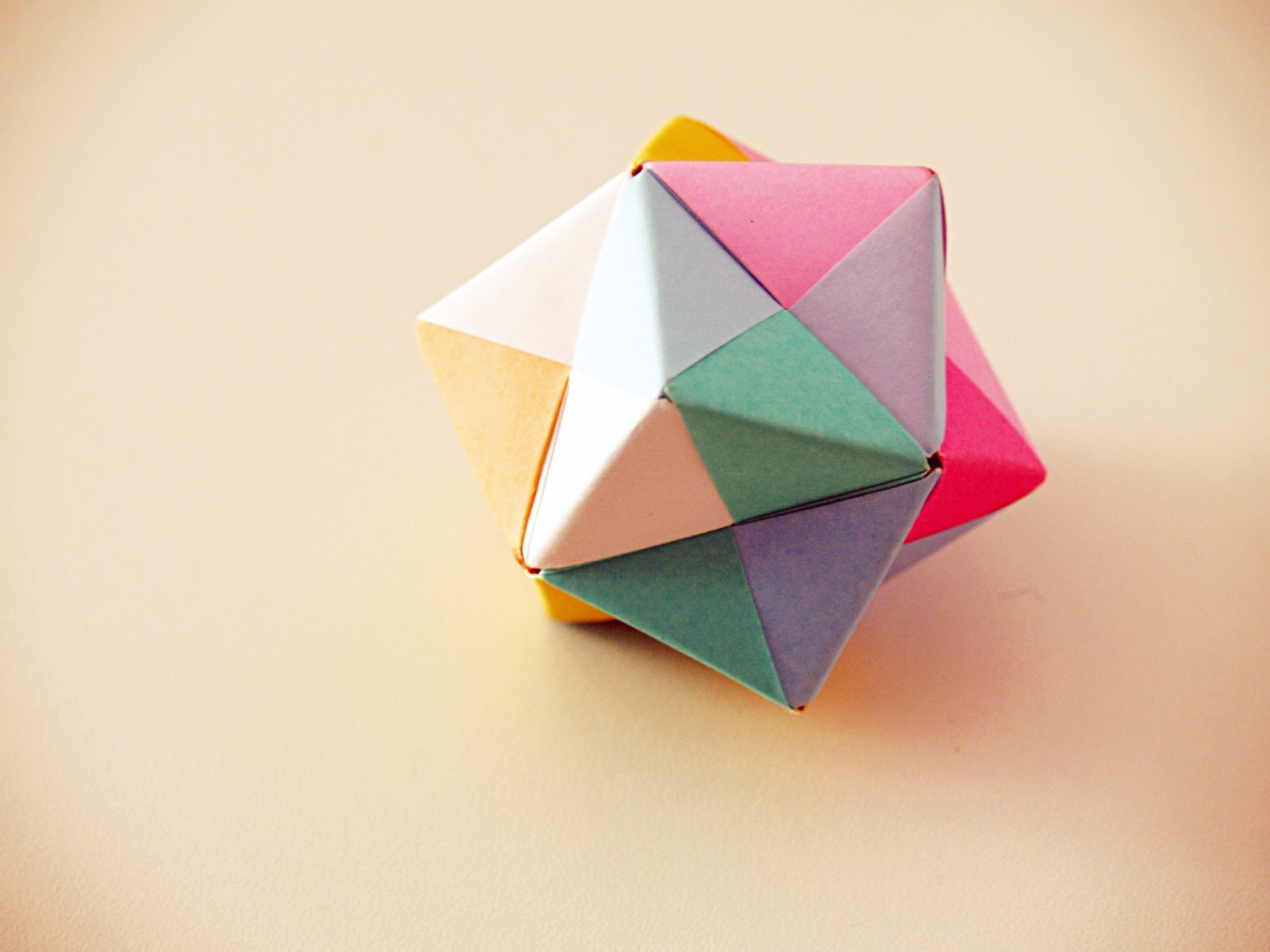 Антистресс из бумаги а4. Октахедрон оригами. Многогранники оригами. Оригами многогранники из бумаги. Октаэдр оригами.