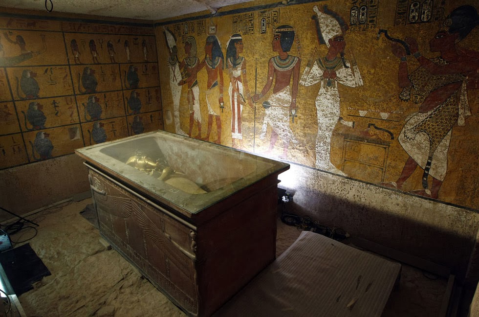 Lo scaffale ‽: La scoperta della tomba di Tutankhamòn