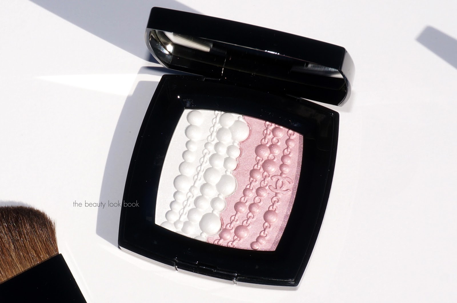 Chanel Les Sautoirs de Coco Collection Perles et Fantaisies Illuminating  Powder, 82 Rose Perlé Le Blush Crème & 288 Tissé Ombre de Lune Les 4  Ombres: Swatches and Review