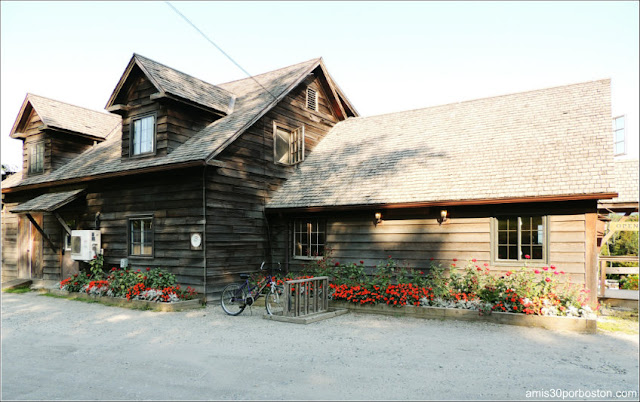 Trapp Family Lodge: The Austrian Tea & Tap Room