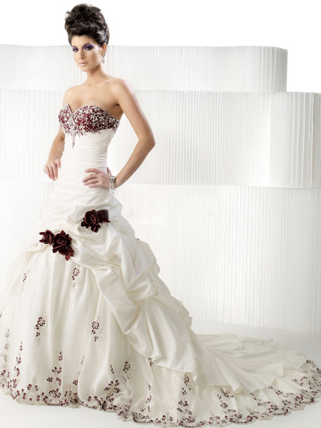 WhiteAzalea Ball Gowns: Ball Gown Wedding Dresses Make a Grand Entrance