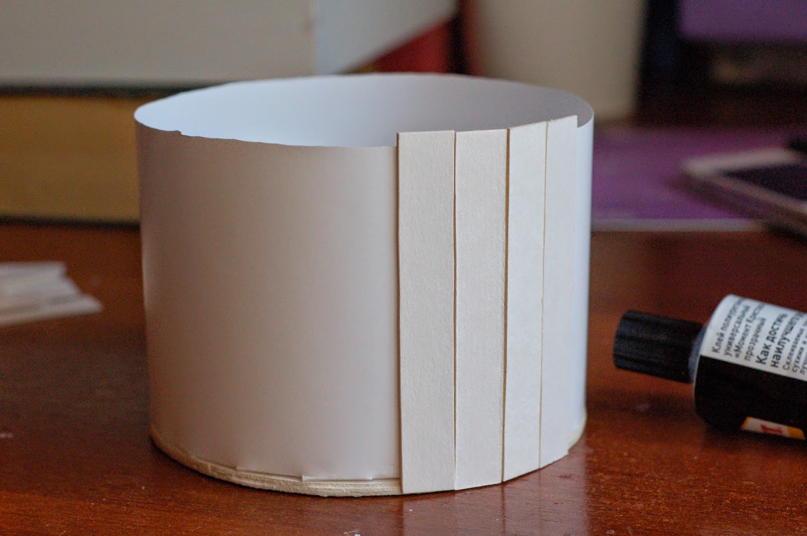 бочка из ватмана. бочонок из пеноплекса. как сделать бочонок из картона. бочка из картона своими руками. бочонок из бумаги.