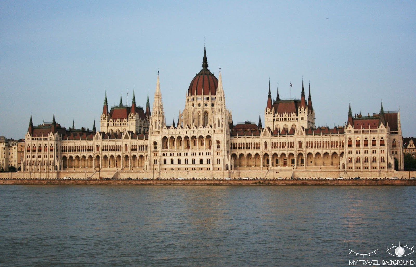 My Travel Background : mon Road Trip en Europe en train avec le pass Interrail, itinéraire, budget & co ! - Budapest, Hongrie, le Parlement