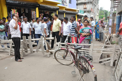 উত্তরপাড়ায় 18 নম্বর ওয়ার্ডে নেতাজি সুভাষ রোড এলাকায় সাধারণ মানুষের রাস্তা অবরোধ Road block