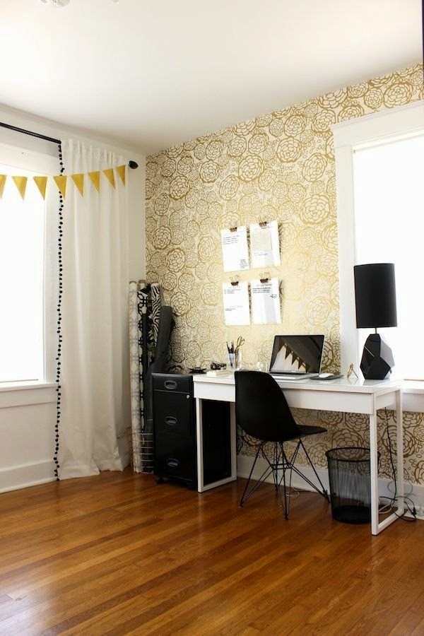Golden wallpaper radiate warmth and magical moments