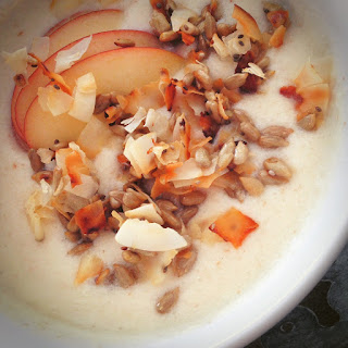 Low Carb Sonnenblumen-Kokos-Crunch Low Carb Sonnenblumen-Kokos-Crunch mit karamellisiertem Honig