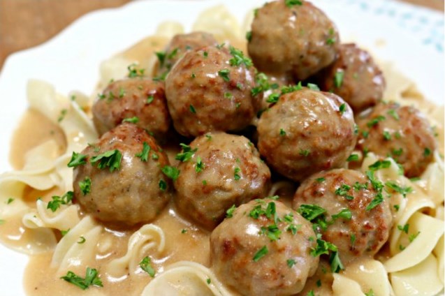Delicious Swedish Meatballs Using Frozen Meatballs #meatballs #dinner