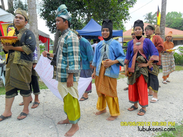 Berbusana Pahlawan Melayu di Ladang Alam Warisan.
