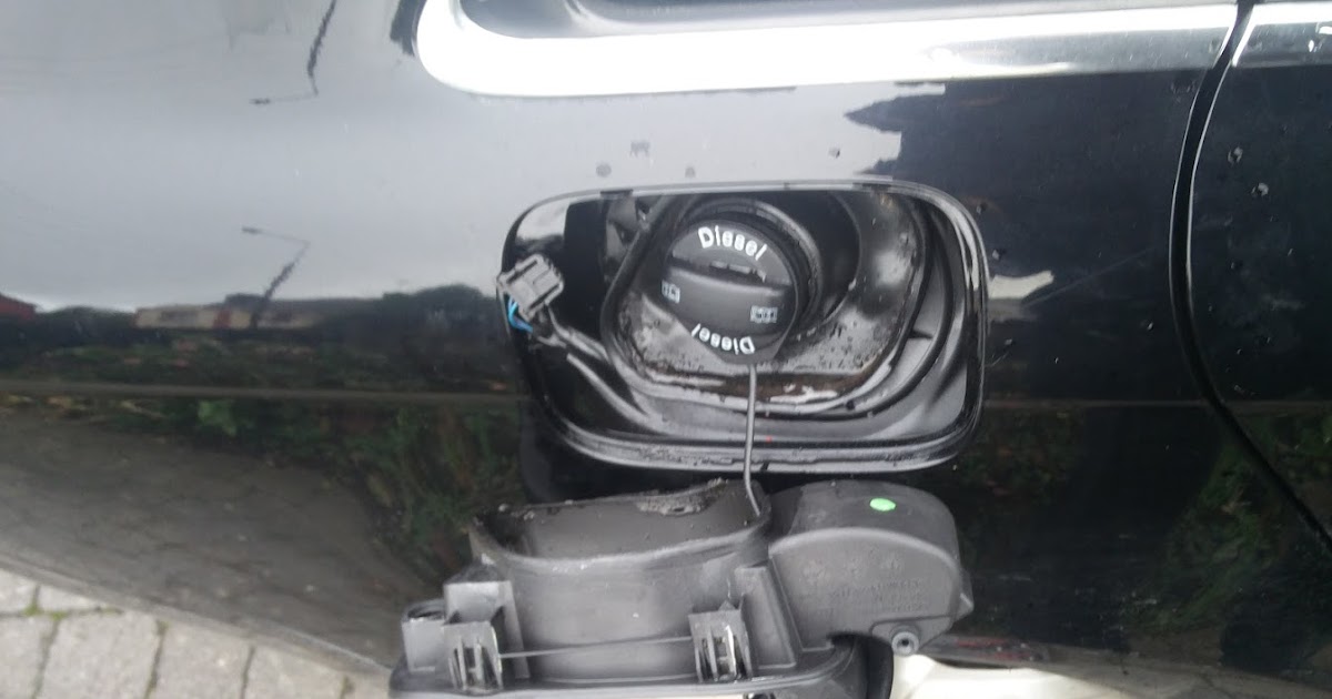 Warranty Void: Repairing fuel tank cap on Audi A4 B8