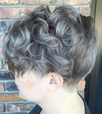 potongan gaya rambut pendek wanita warna abu-abu tombai