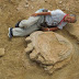 PESQUISADORES ENCONTRAM UMA DAS MAIORES PEGADAS DE DINOSSAURO