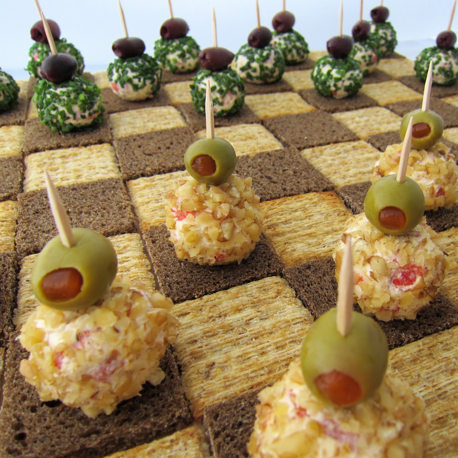 Clever Wren Cheese Ball Checkers