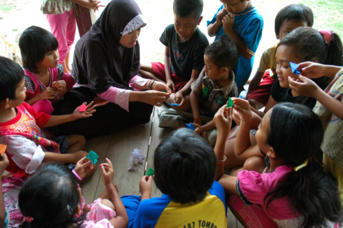 bone, sulawesi selatan belajar origami dengan kak dita