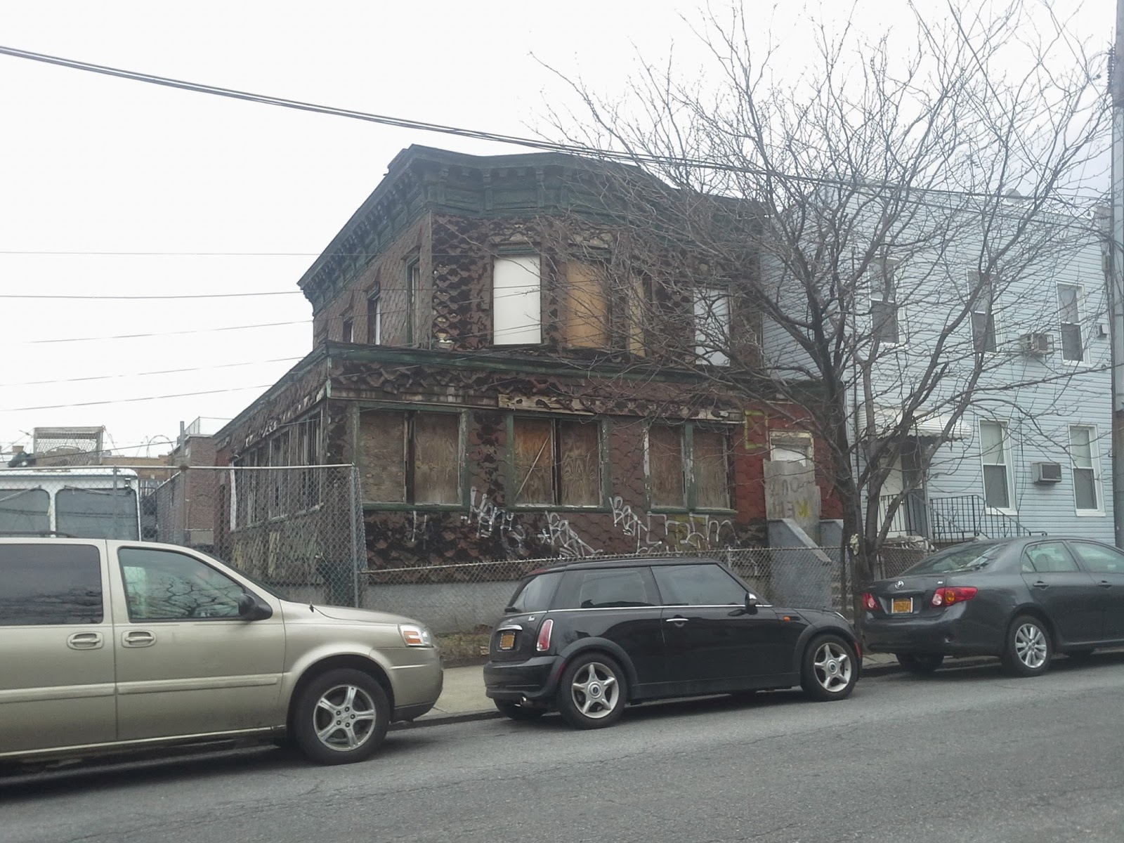 Queens Crap Sad abandoned house on 53rd Street