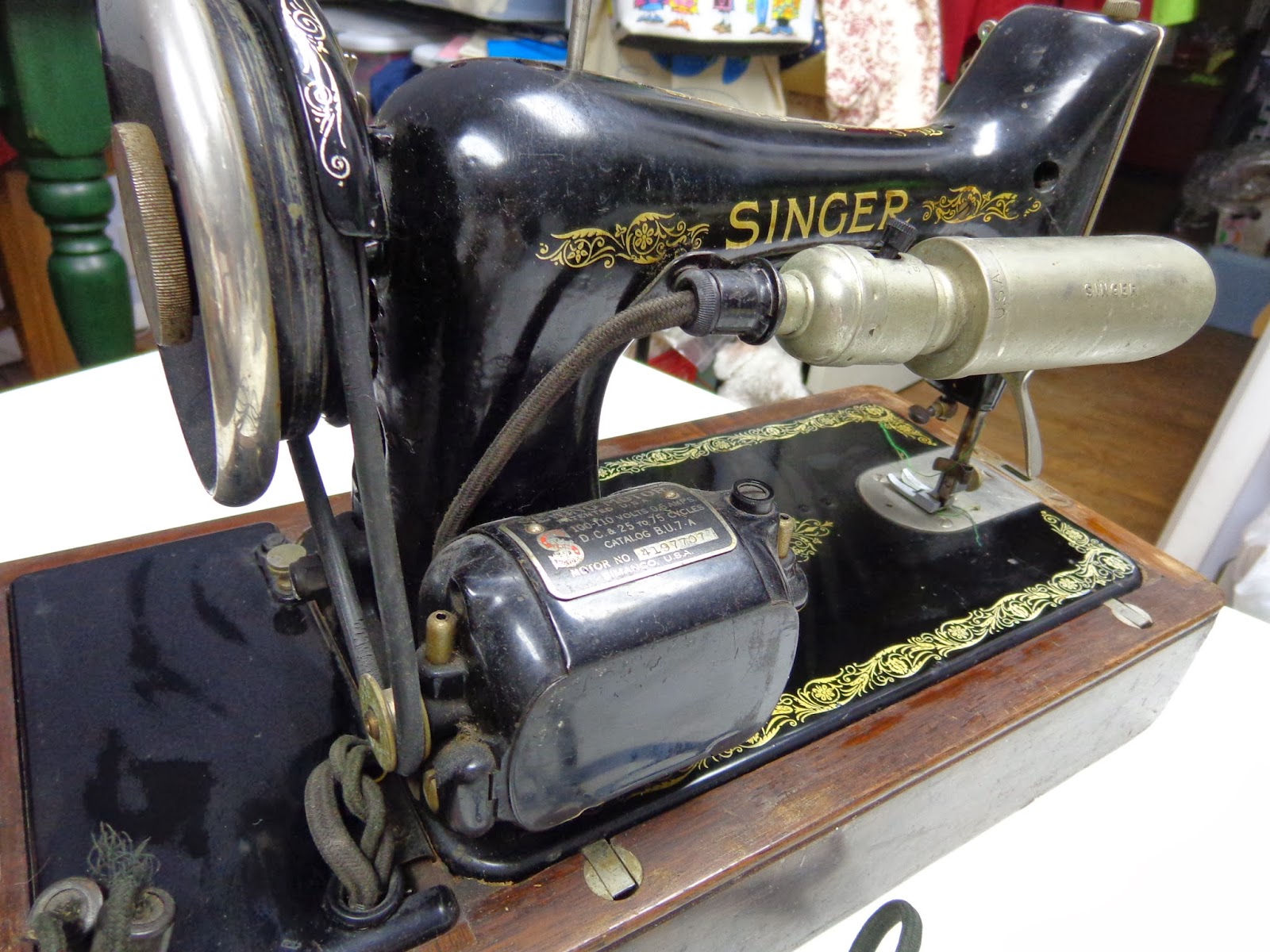 Simply Devine A Vintage Singer Sewing Machine Gets a New Life