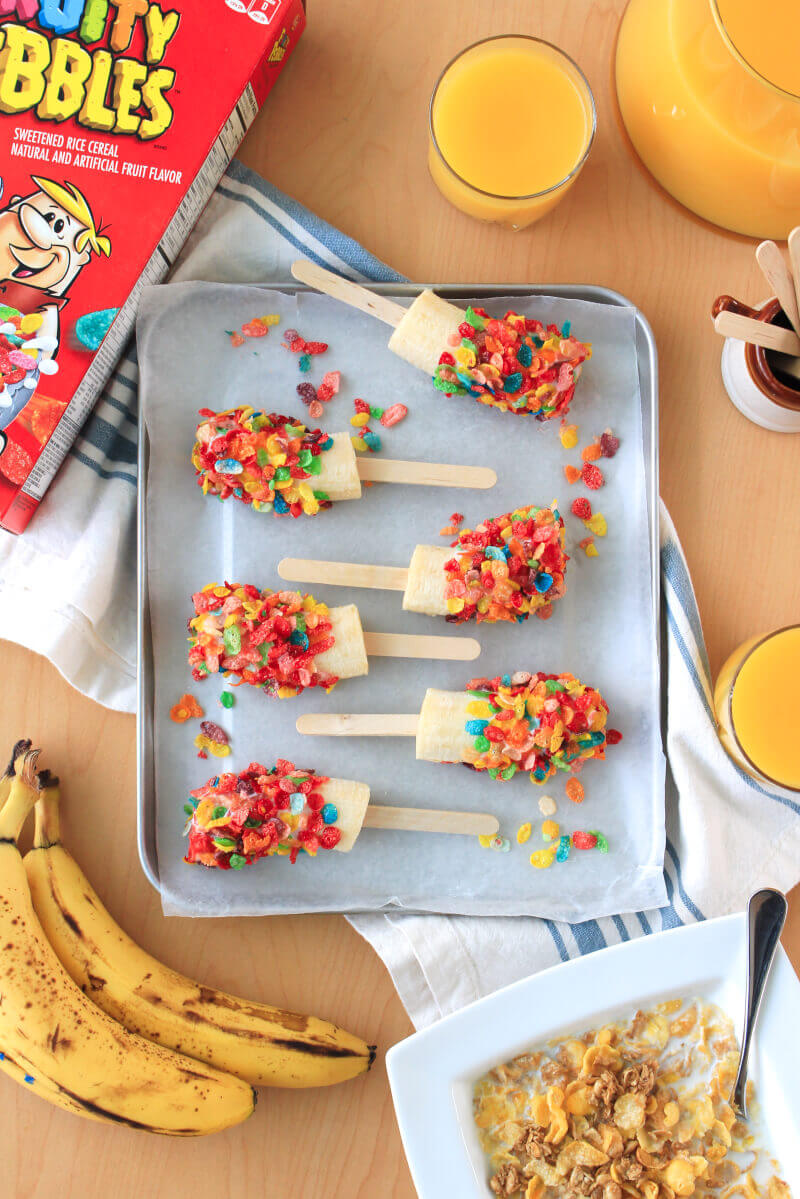 Fruity Pebbles and Banana Breakfast Pops will bring some fun to your regular breakfast routine! Make a batch of these 3-ingredient frozen pops for easy grab and go breakfasts or snacks all week long! #AD