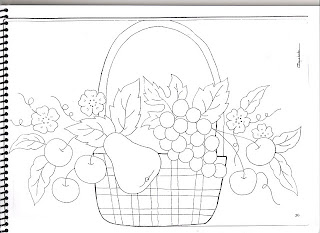 cesta com uvas peras e cerejas