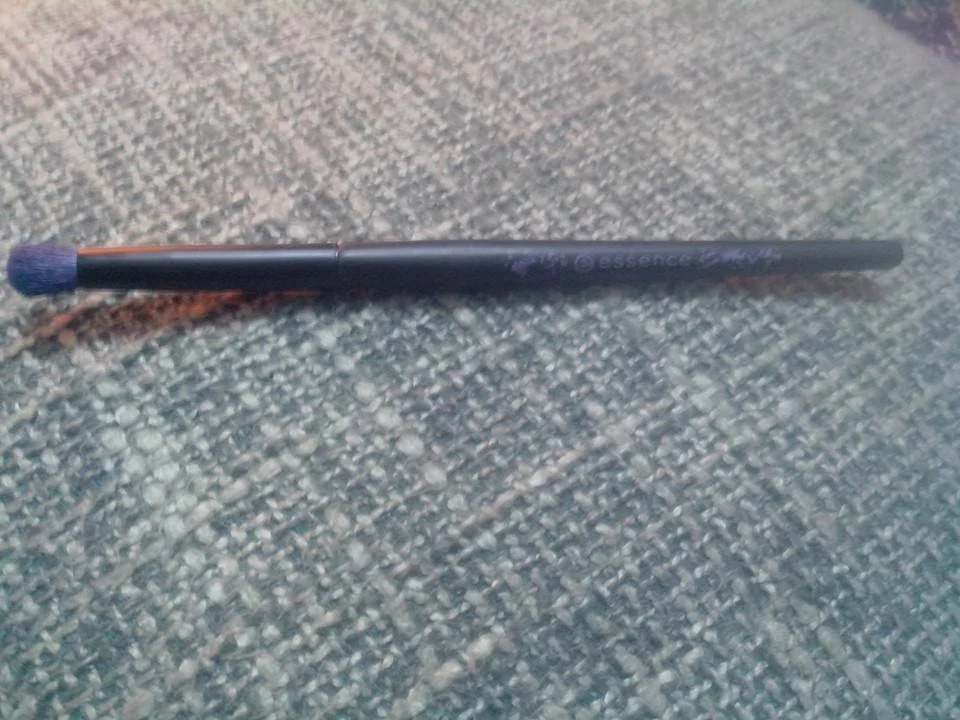 Review Essence Smokey Eyes Brush