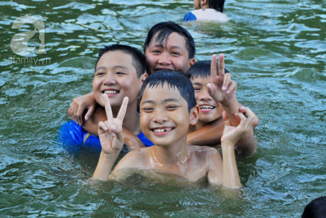 Nghi he, tre nho no nuc tam mat, dua nghich duoi ao lang nghin nam tuoi tai Thu do - Anh 9