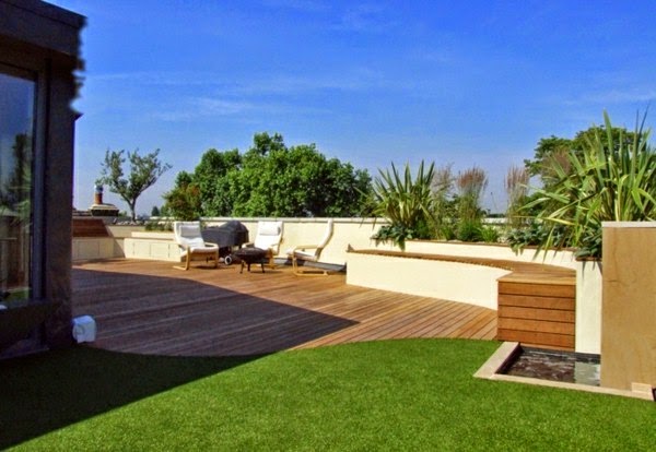Artificial grass for a balcony, terrace or garden &#8211; great examples!