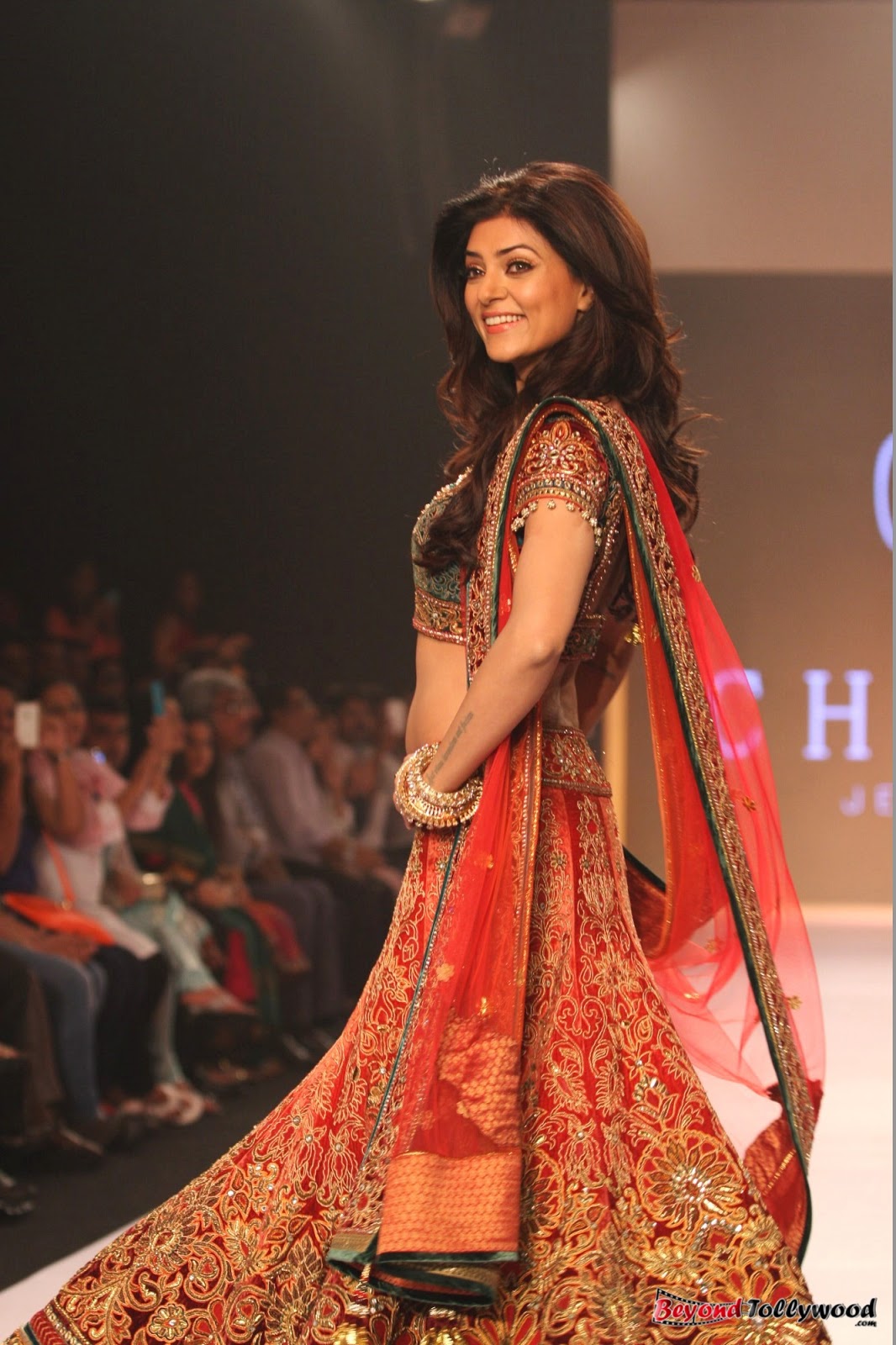 tollyimg: Sushmita Sen Ramp Walk Photos For Charu Jewels