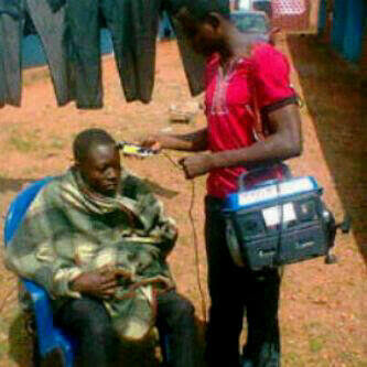 PHOTO Of The Day - Mobile Barber 3