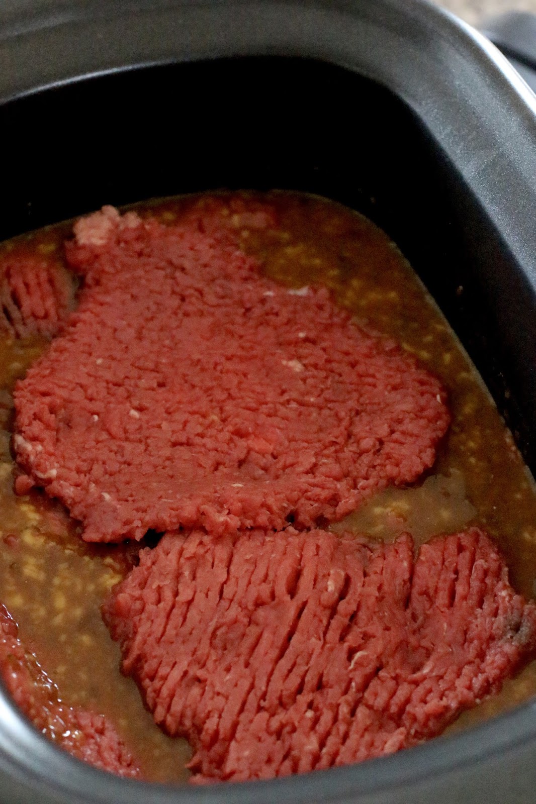 What are the steps to make a cube steak in a slow cooker?