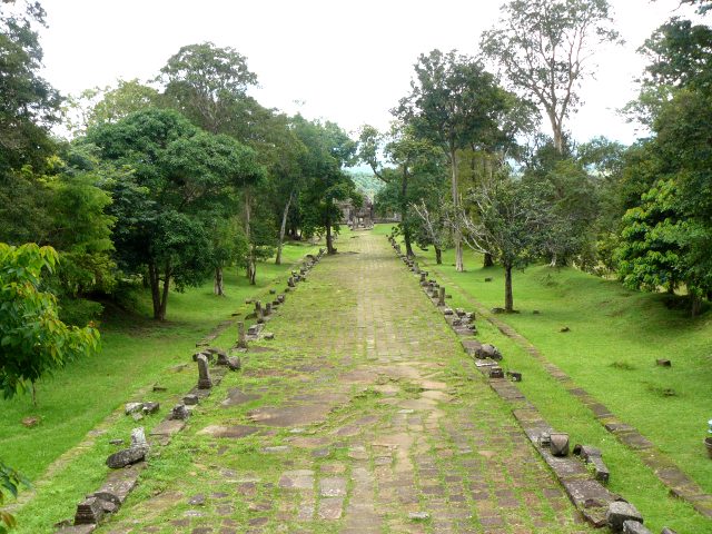 uno de los pasillos entre los gopuras de preah vihear