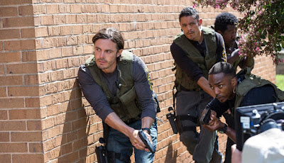 Image of Anthony Mackie and Casey Affleck on the set of Triple 9