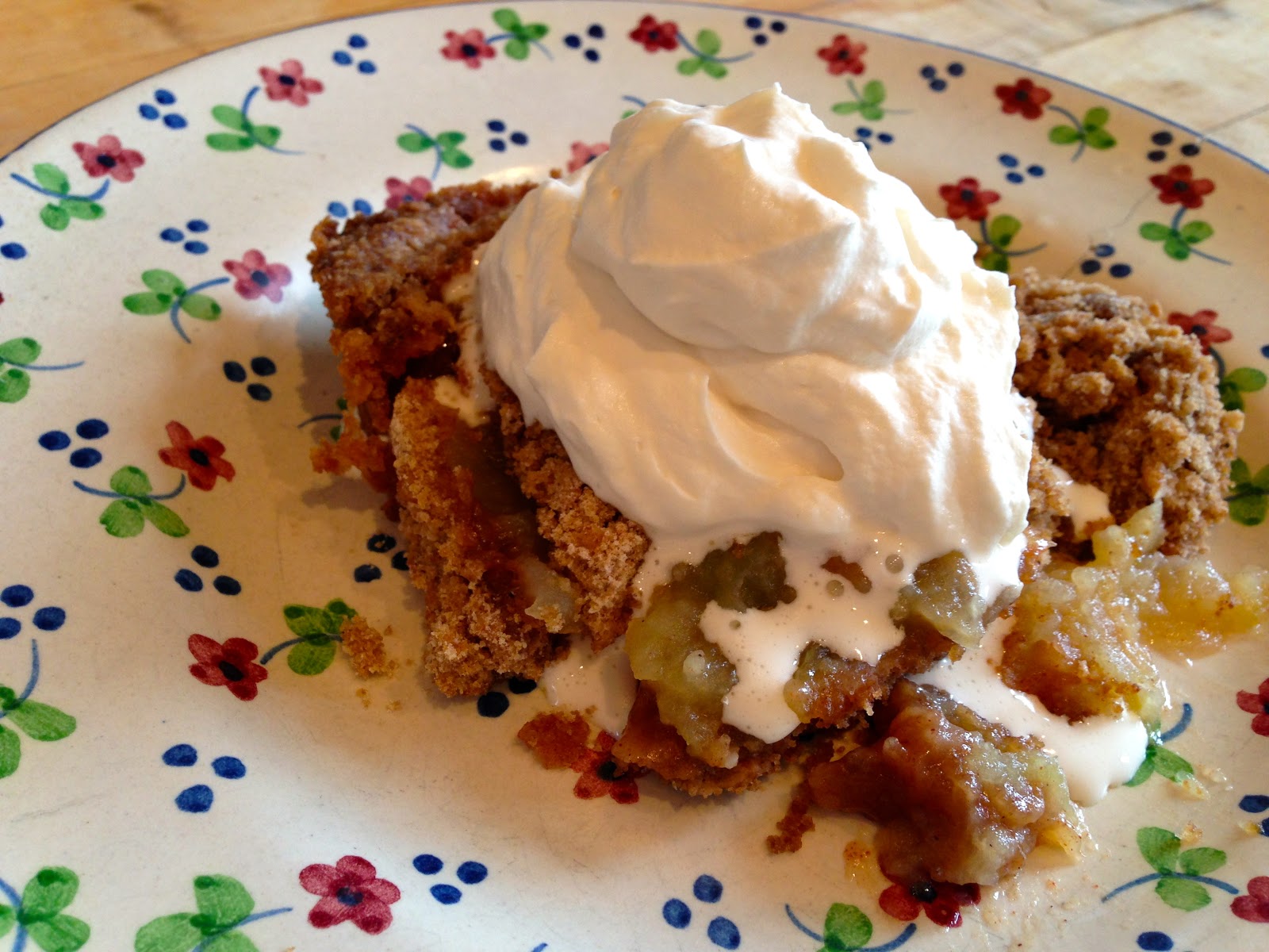 Et Bilde Av En Bit Av Eplepai Med Apple Crunch Topping