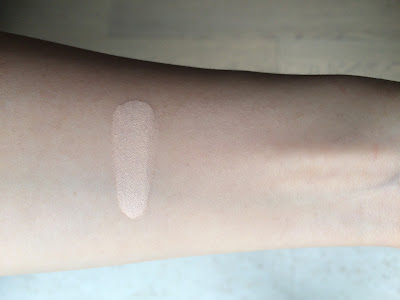 Sample Sunday | Yves Saint Laurent Touche Éclat Radiant Touch - Luminous Ivory Shade 2 - Swatch