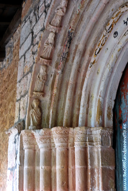 Detalle portada Ermita Sta. María de la Hoz