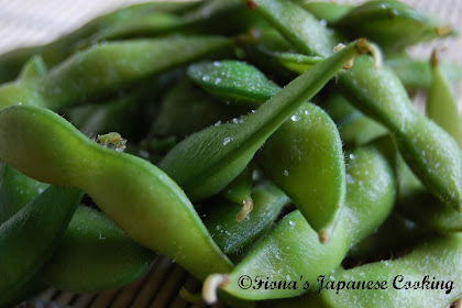 JAPANESE SNACK: EDAMAME - SOYA BEANS IN A POD