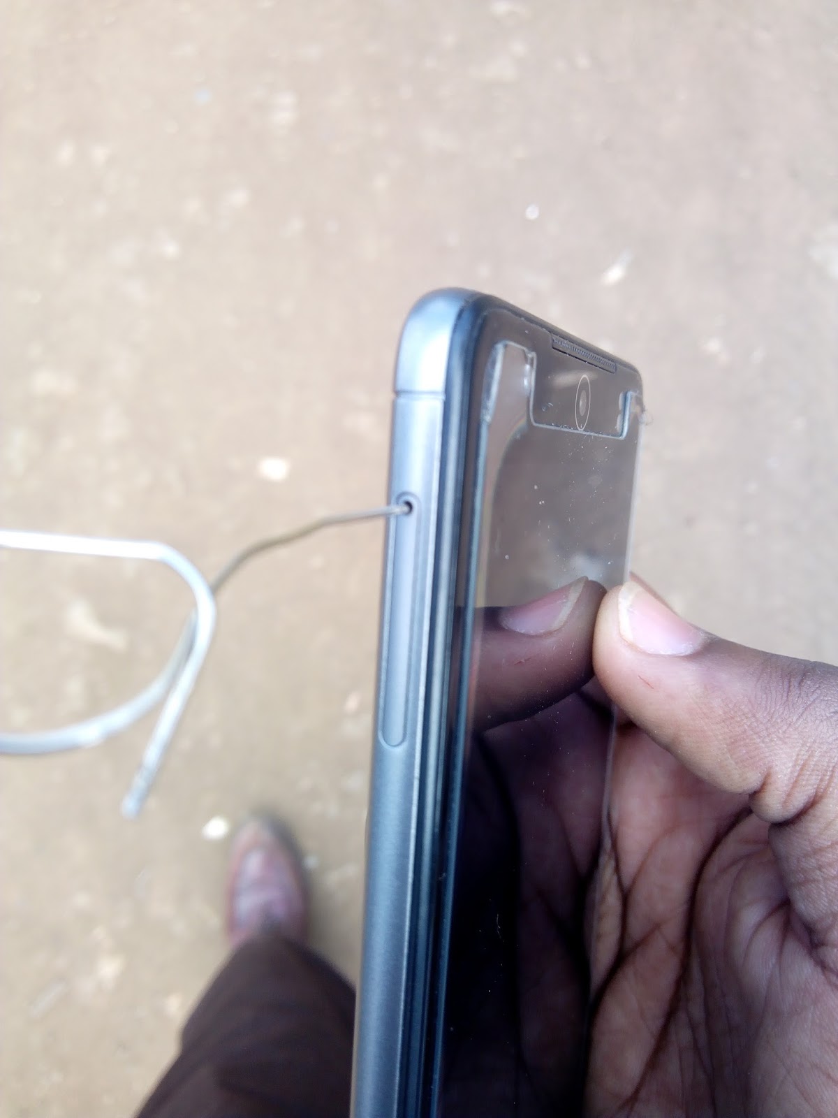 how to insert SIM card and SD card of infinix S2 pro