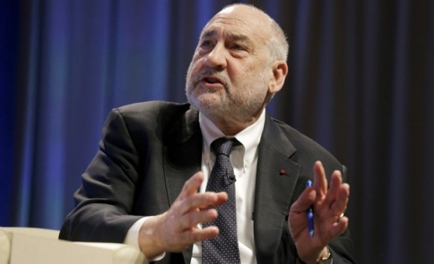 Stiglitz: Κάντε πιο ευέλικτο το ευρώ ή εγκαταλείψτε το