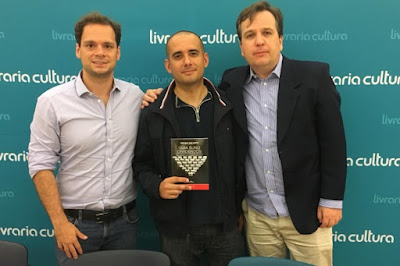 Tiago Reis, fundador da Suno Research; Danilo Bastos, coautor do Guia Suno Fundos Imobiliários e Jean Tosetto (quem?). [Foto: Renata Bastos]