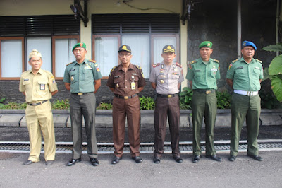 DANDIM 0725/SRAGEN UPACARA BENDERA DI HALAMAN SETDA SRAGEN DANDIM 0725/SRAGEN UPACARA BENDERA DI HALAMAN SETDA SRAGEN
