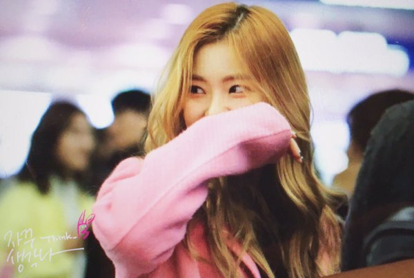핑크코트 입은 아이린 출국 프리뷰 | 인스티즈