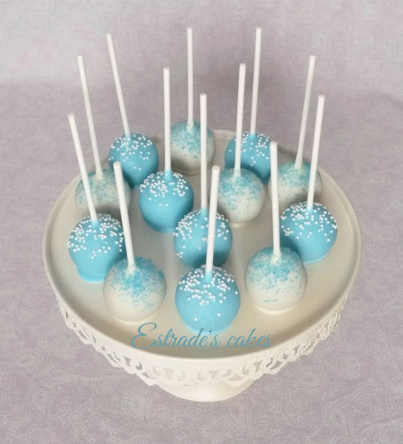 cake pops en azul y blanco 4