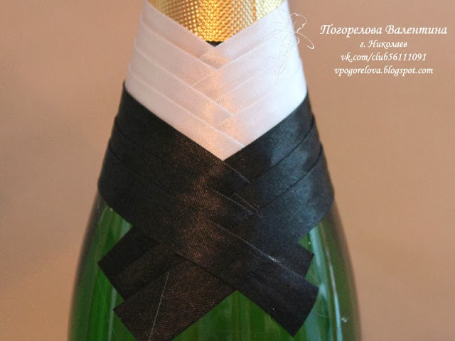 Свадебная цветочно-конфетная композиция с парой из шампанского — МК, праздничное оформление шампанского, подарки на свадьбу своими руками, как оформить шампанское на свадьбу своими руками, свадебная одежда для шампанского, свадебное оформление шампанского масткр-класс пошаговый,