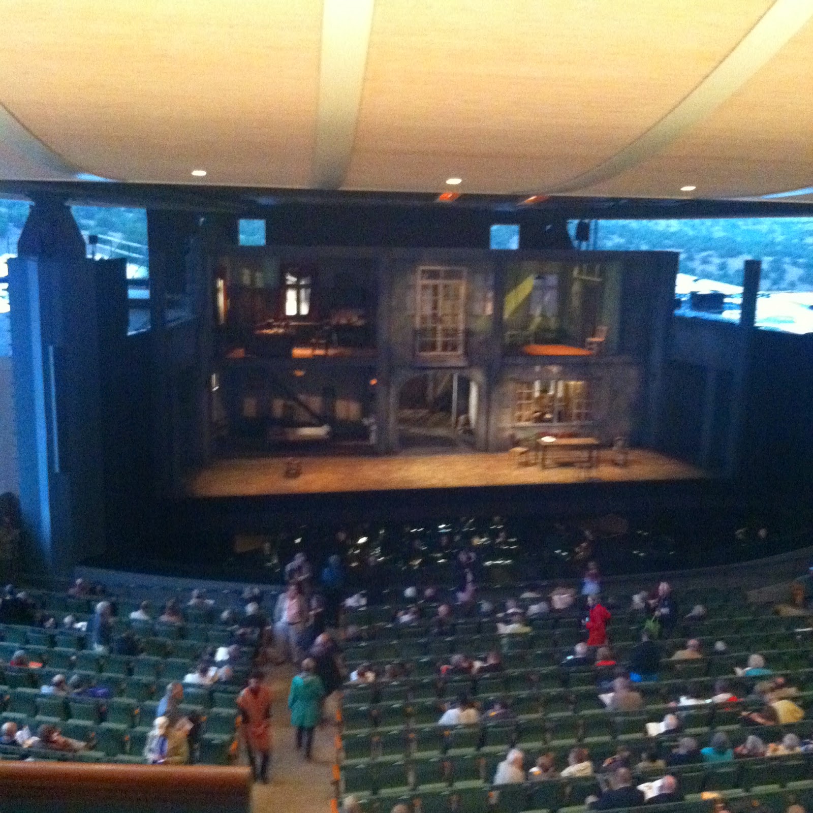 roamings-of-a-leo-santa-fe-opera-house