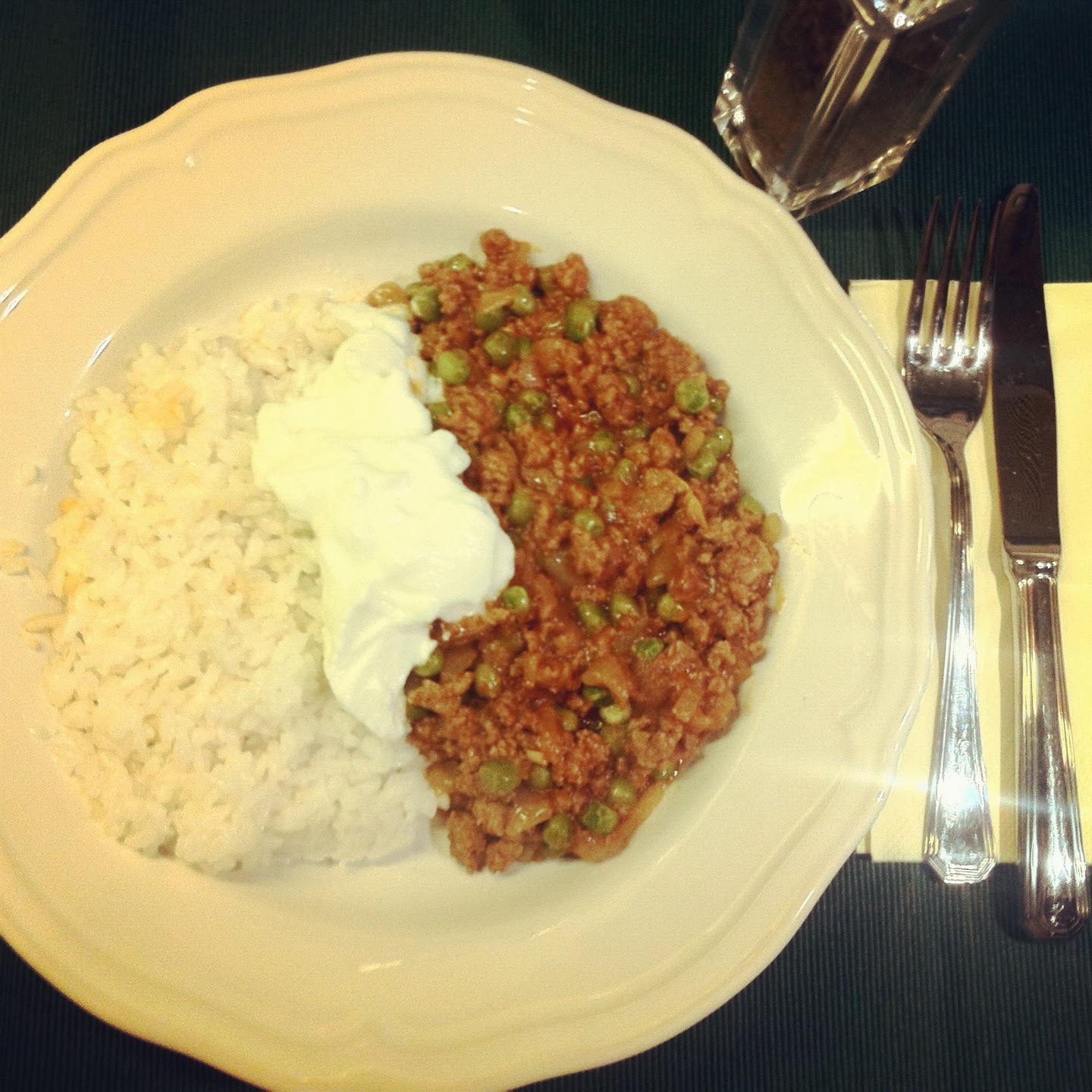 Bige's Happy Kitchen Mince and Pea Curry