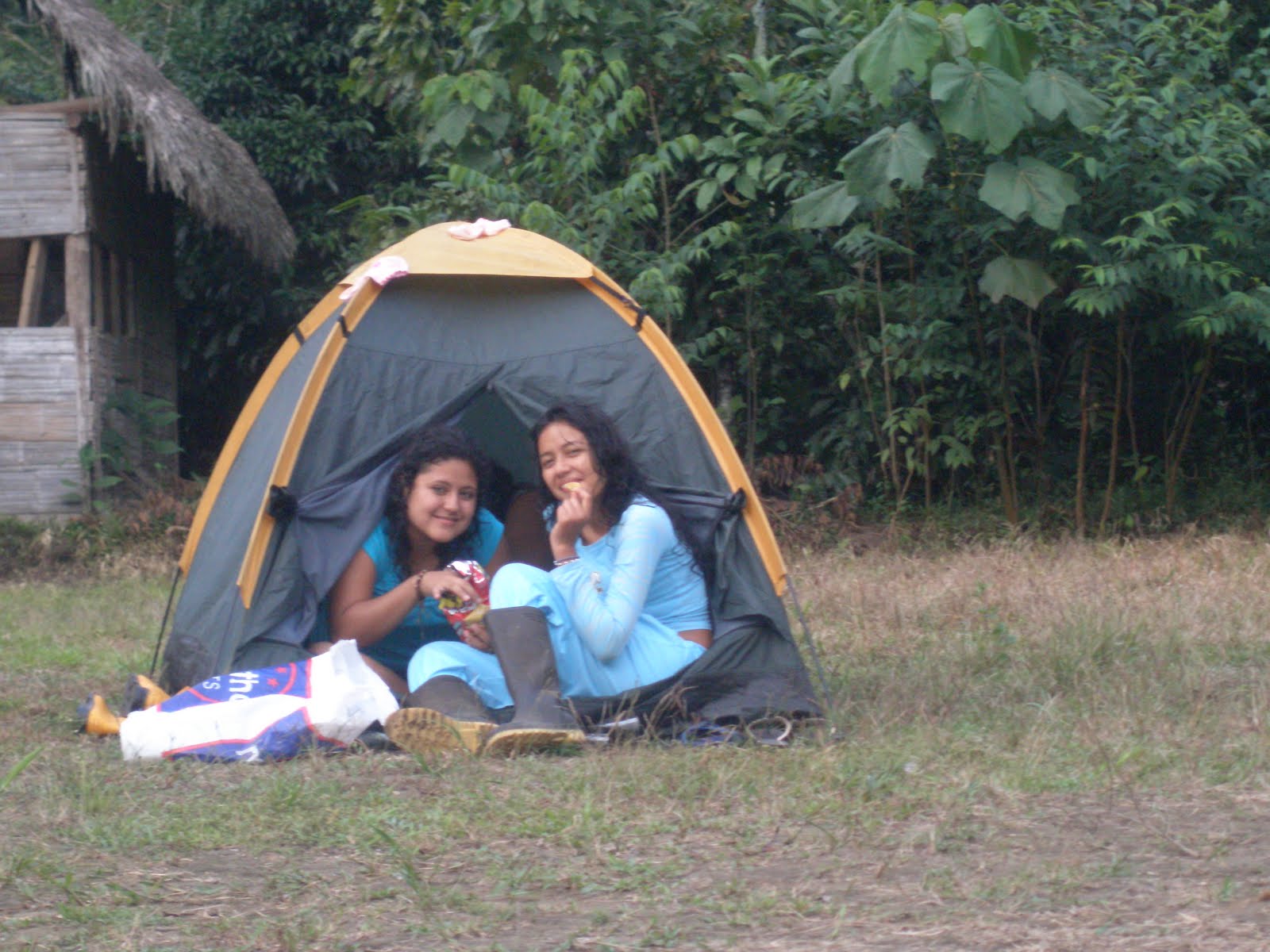 LAS EXPERIENCIAS VIVIDAS TE LLENAN DE SABIDURÍA: CHICAS ACAMPANDO