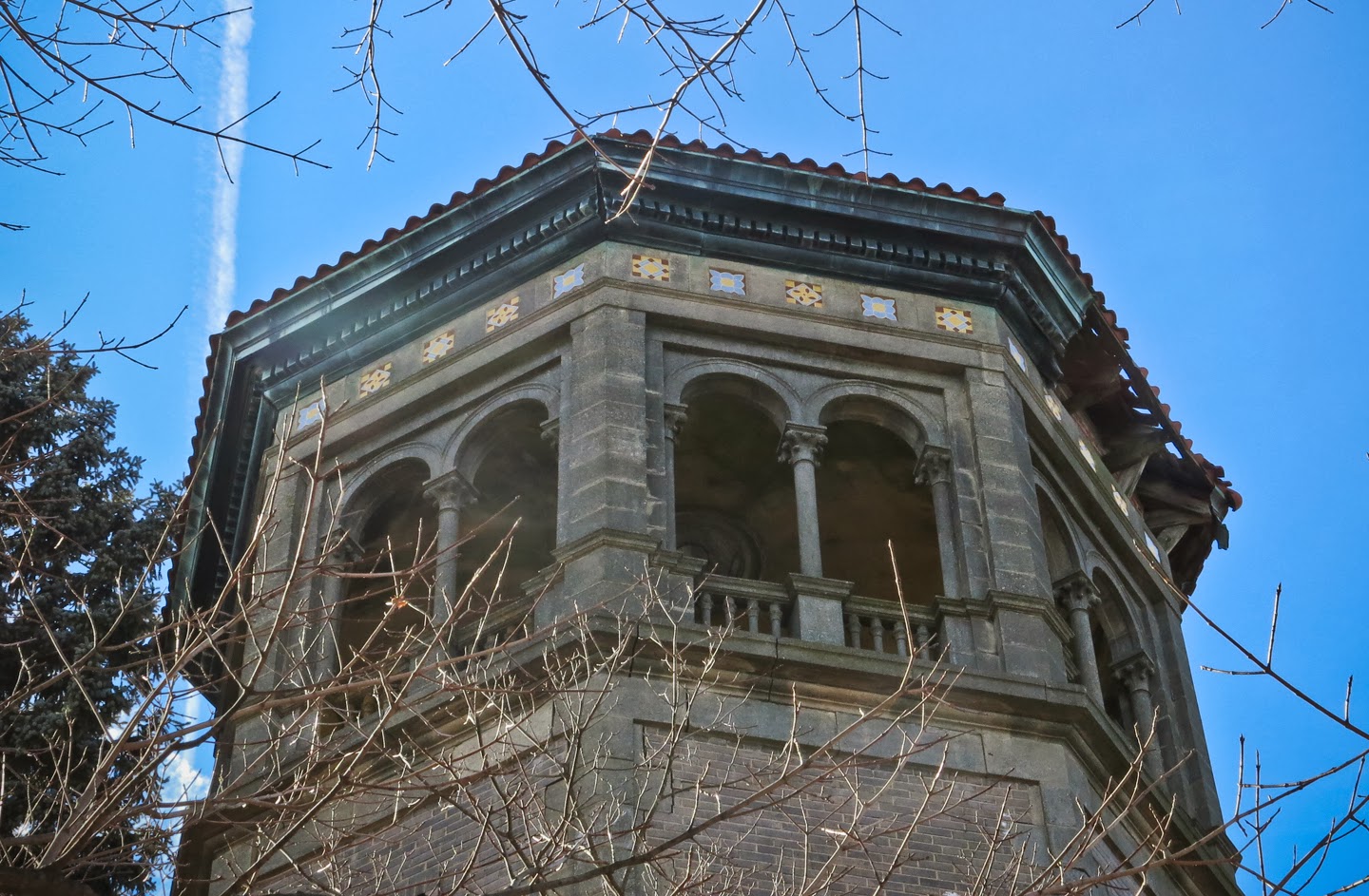 Lucent Moments Swannanoa Palace, a Crumbling Gem that still Shines