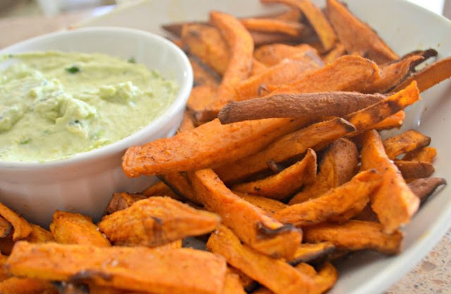 Healthy Sweet Potato Fries with Avocado Dip #snack #vegetarian