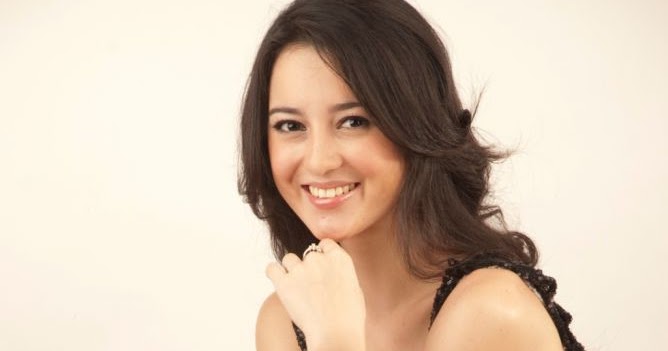 Profil dan Biodata Julie Estelle